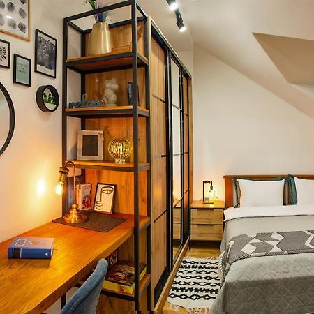 Old Town Loft Apartments คาเมียเนตส์-โปดิลสกี ภายนอก รูปภาพ