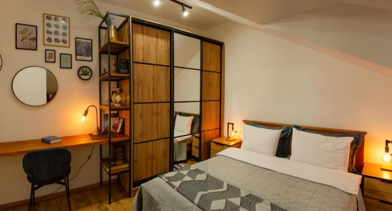 Old Town Loft Apartments คาเมียเนตส์-โปดิลสกี ภายนอก รูปภาพ